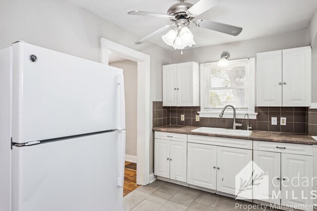 Building Photo - Great SE 3 bedroom home with many updates