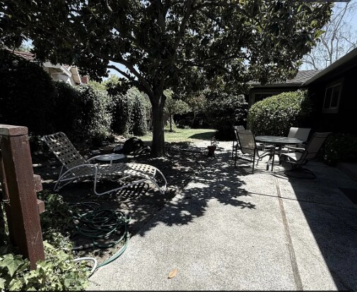 Foto del edificio - 592 Old Orchard Dr
