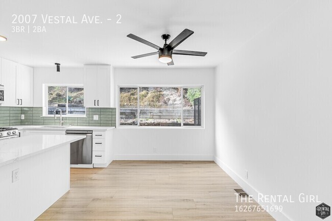 Building Photo - Gorgeous 3 Bed/2 Bath in Echo Park! | Secl...