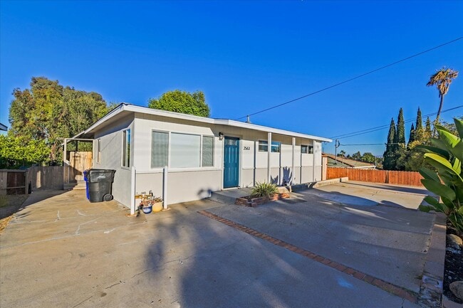 Building Photo - 2563 Roseview Pl