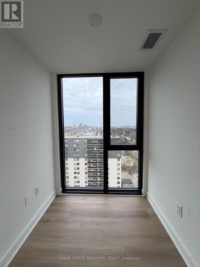 Building Photo - 86 Dundas St E