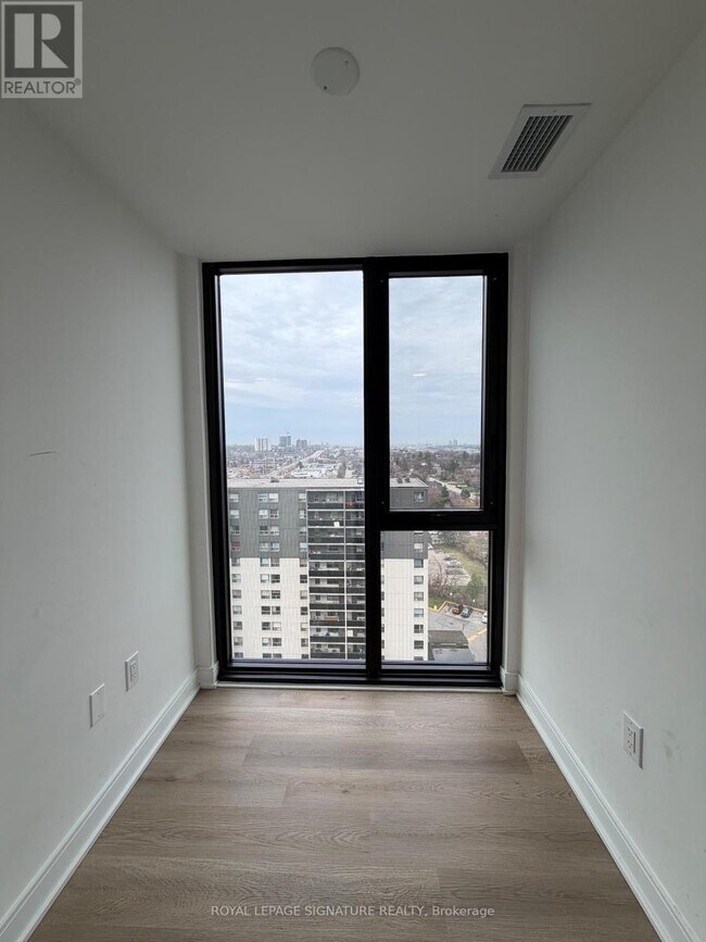 Photo du bâtiment - 86 Dundas St E