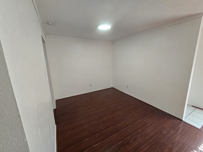 Foto del edificio - 8071 Meadow Park Dr
