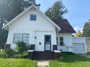 Building Photo - 420 Elm St