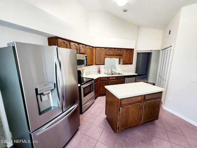 Building Photo - 3910 Karissa Ann Pl E