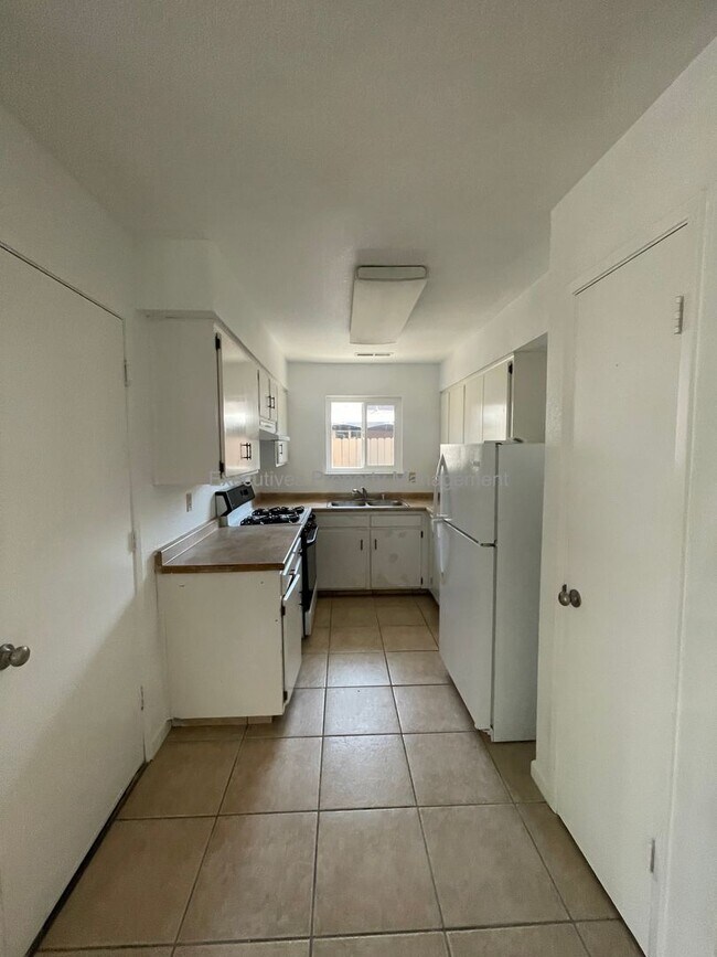 Building Photo - Home for Rent in Atwater - 1627 Mitchell L...