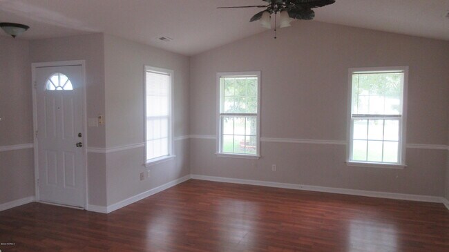 Foto del edificio - 440 Boysenberry Ln