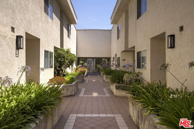 Foto del edificio - 4003 Sunset Dr