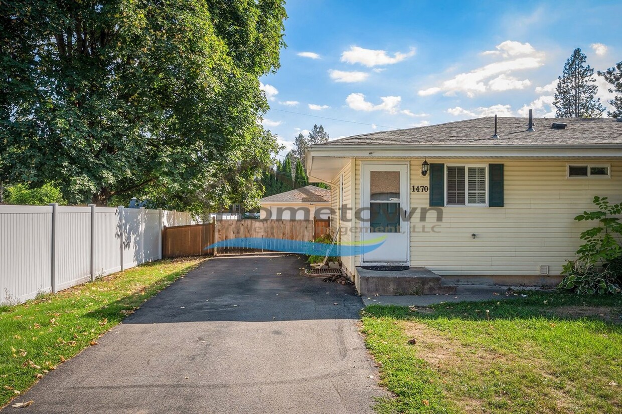 Primary Photo - 4 Bedroom 2 Bath Home with 2-Car Detached ...