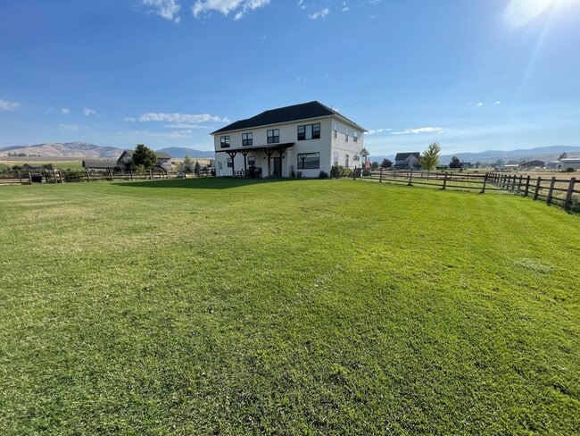 Building Photo - 5655 Longview Dr