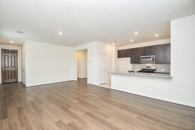 Foto del edificio - 25230 Benroe St