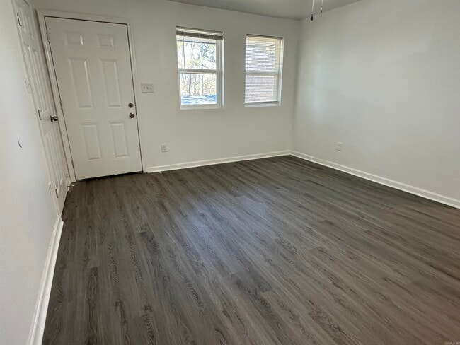 Building Photo - 9 Hiland Pl