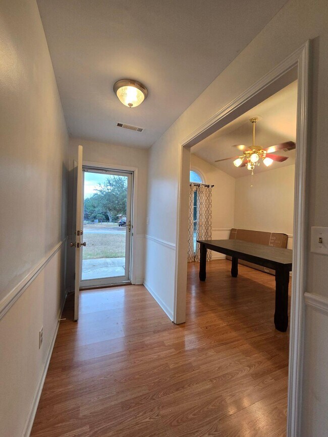 Building Photo - 5945 Lost Creek Dr