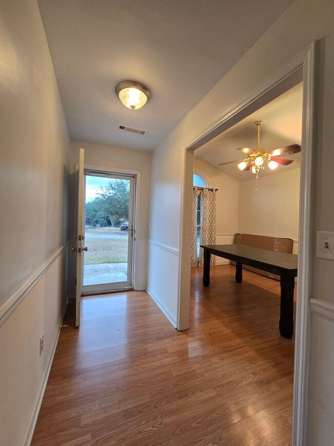 Foto del edificio - 5945 Lost Creek Dr