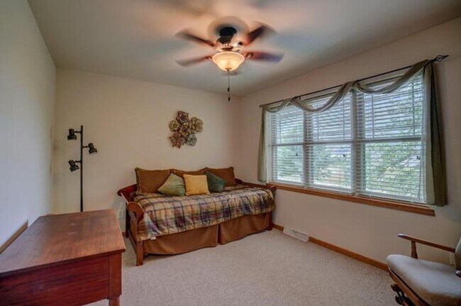 Foto del edificio - 3 bed / 3 bath House in Deforest!