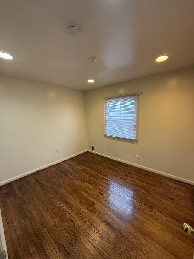 Building Photo - 7301 Calder Dr