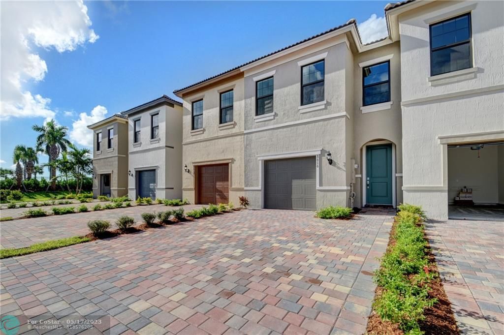 Foto principal - 8616 Escue St