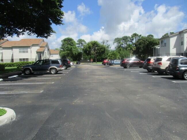 Foto del edificio - 1401 Village Blvd