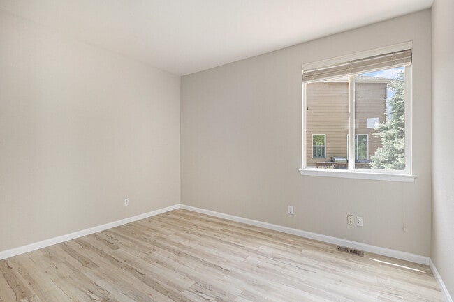 Building Photo - 3833 E Aldenbridge Cir