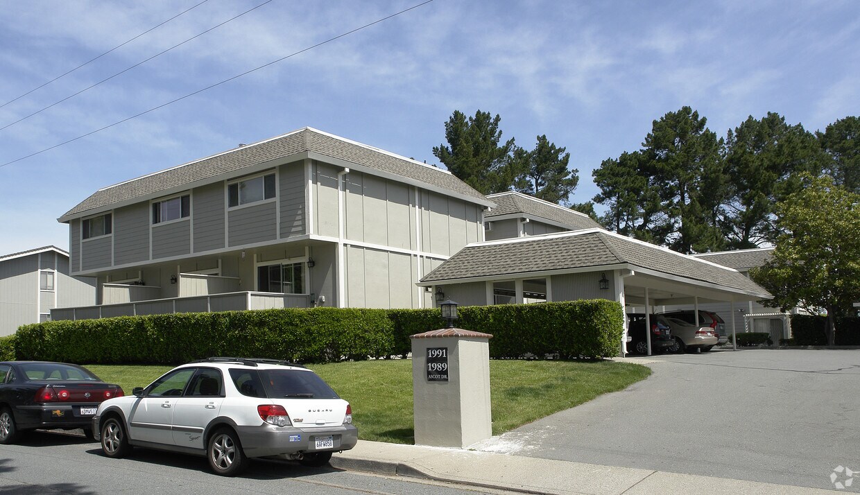 Primary Photo - Ascot Apartments