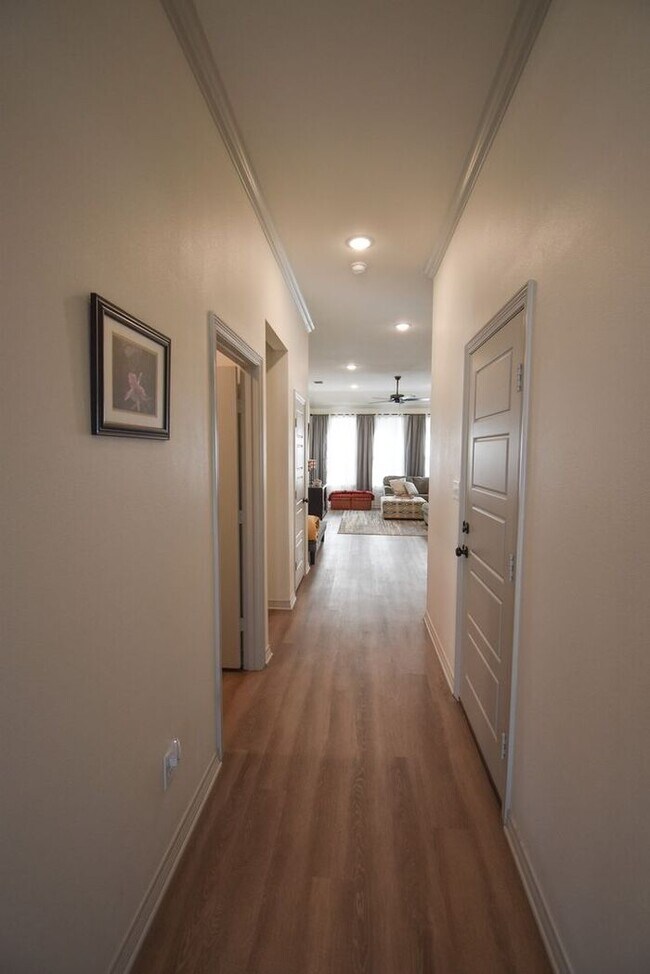 Building Photo - Available Now! Gorgeous 3 Bedroom 2 Bath i...