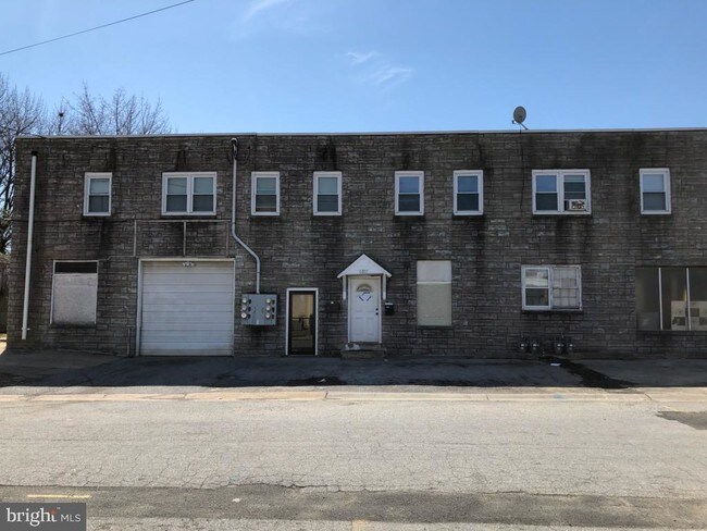 Building Photo - 4010 N Market St