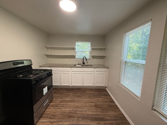 Photo - 1612 N. Villa Avenue Apartment