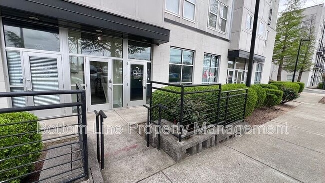 Building Photo - 621 McNinch St