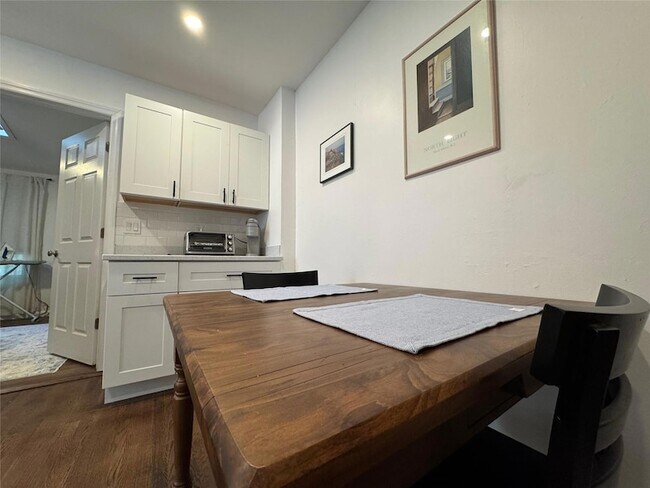 Foto del edificio - 348 Warburton Ave