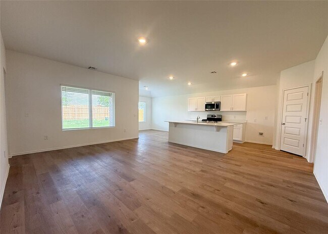 Foto del edificio - 16309 Harvester Dr