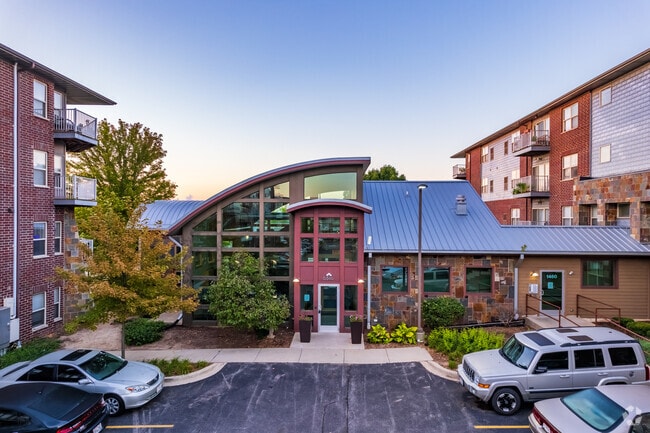 Building Photo - Six Points Apts