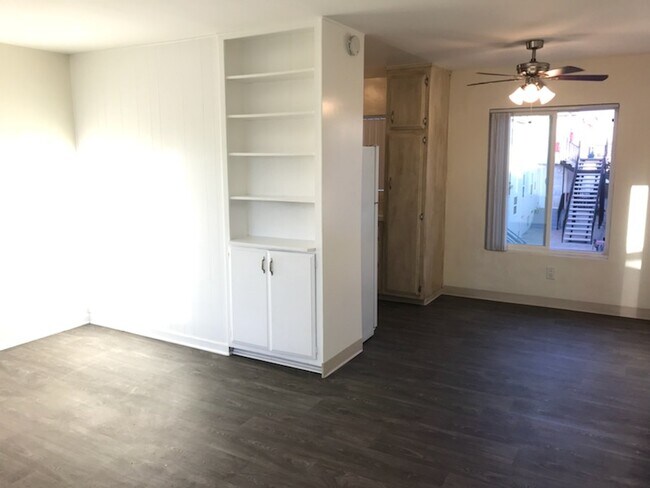 Foto del edificio - 3051 Meade Ave
