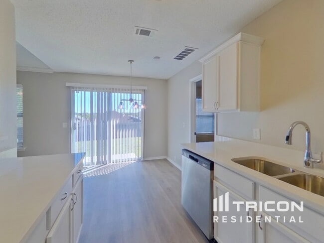 Foto del edificio - 1310 Cloyne Dr