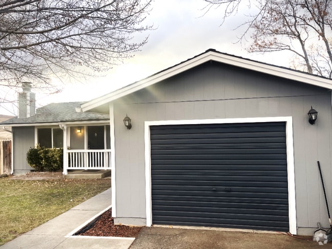 Building Photo - 100 Opalite Ct