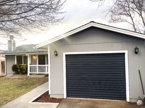 Building Photo - 100 Opalite Ct