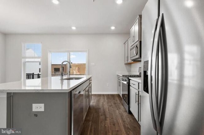 Building Photo - 7446 Fern Gully Way