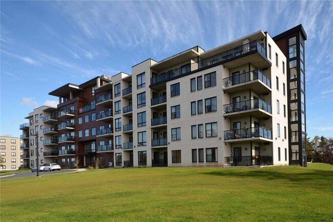 Photo du bâtiment - Symphony Suites Apartments