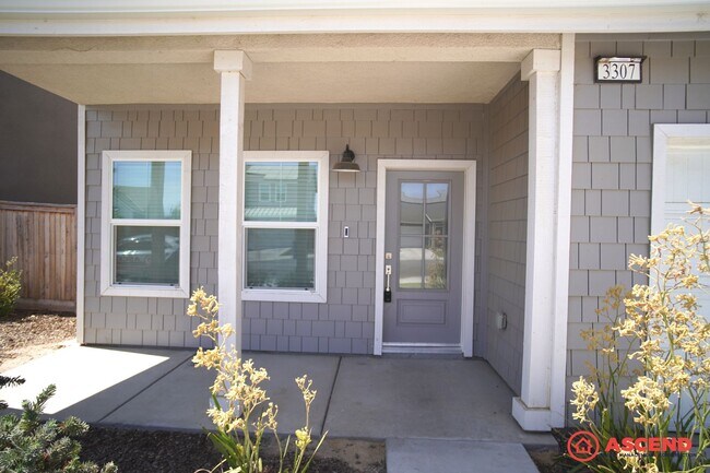 Building Photo - 4 Bedroom House in Gossamer Grove!