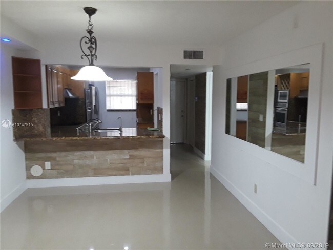 Foto del edificio - 20810 NE 8th Ct