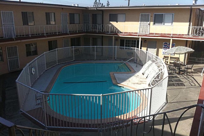 Piscina - Stone Arbor on Benedict Apartments