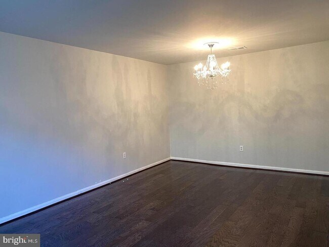Building Photo - 4642 Conwell Dr