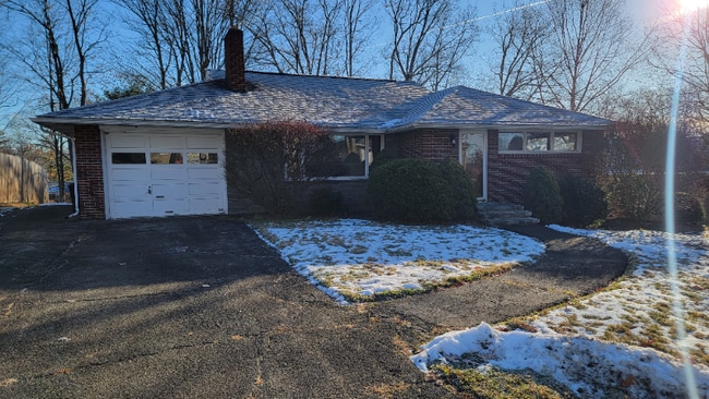 Building Photo - 404 Crestwood Ct