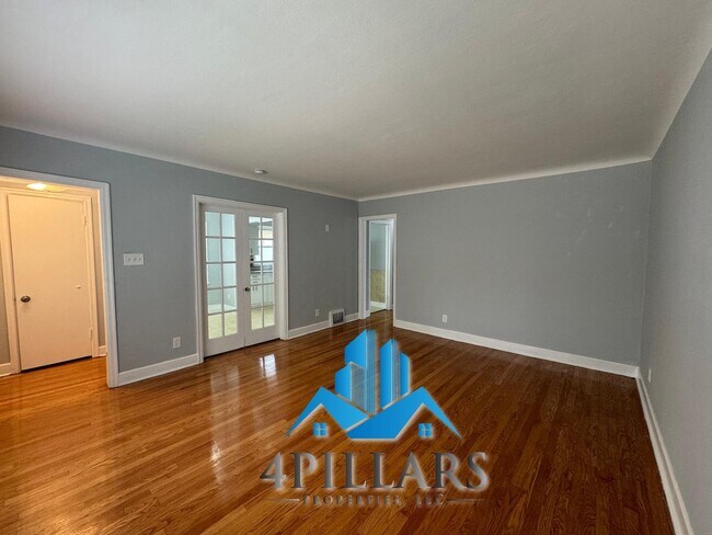Building Photo - 1715 Parkview Ave