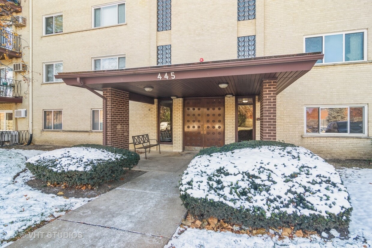 445 S Cleveland Ave Unit 403, Arlington Heights, IL 60005 Condo for
