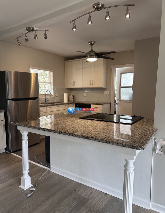 Foto del edificio - Great location newly RENOVATED ranch in Brookhaven