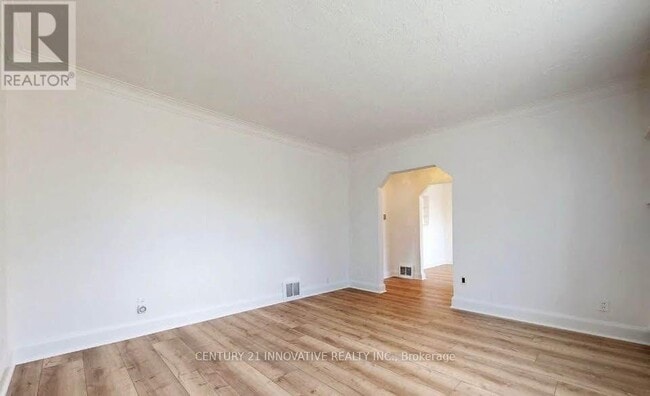 Photo du bâtiment - 18 Stamford Square S