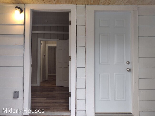 Foto del edificio - 2 br, 1 bath House - 1322 Maple Unit B