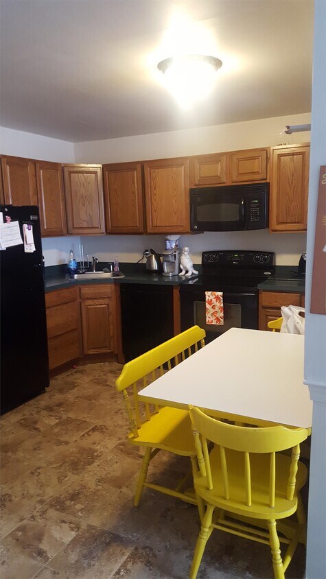 Foto principal - 140 Pickwick Pl