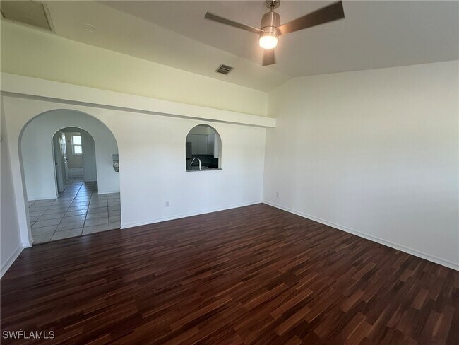 Foto del edificio - 4150 Tarpon Ave