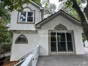 Building Photo - 3025 Lakeside Dr